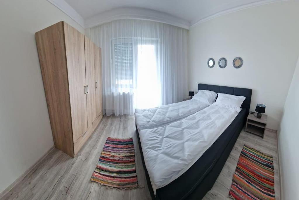 Ori Modern Apart Malul Muresului , Арад Экстерьер фото